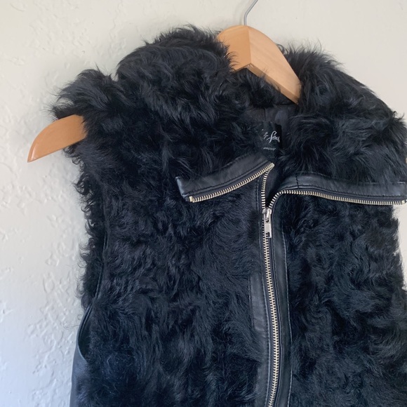 Vest - Picture 2 of 8